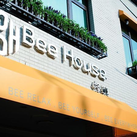 מלון Bee House By Cosmos Creation - Taipei Main Station מראה חיצוני תמונה